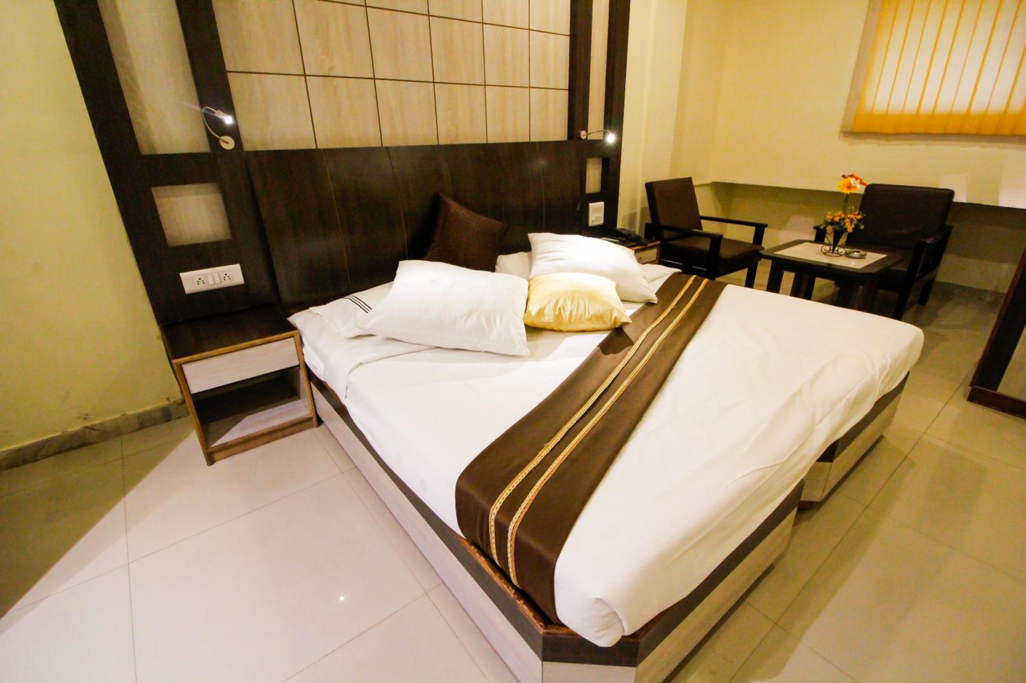 Hotel Rishi Regency Jabalpur Exterior foto